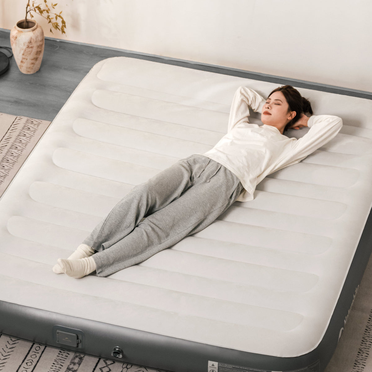 Naturehike Chenjing Grey Built-In Pump With Pillow Inflatable Bed