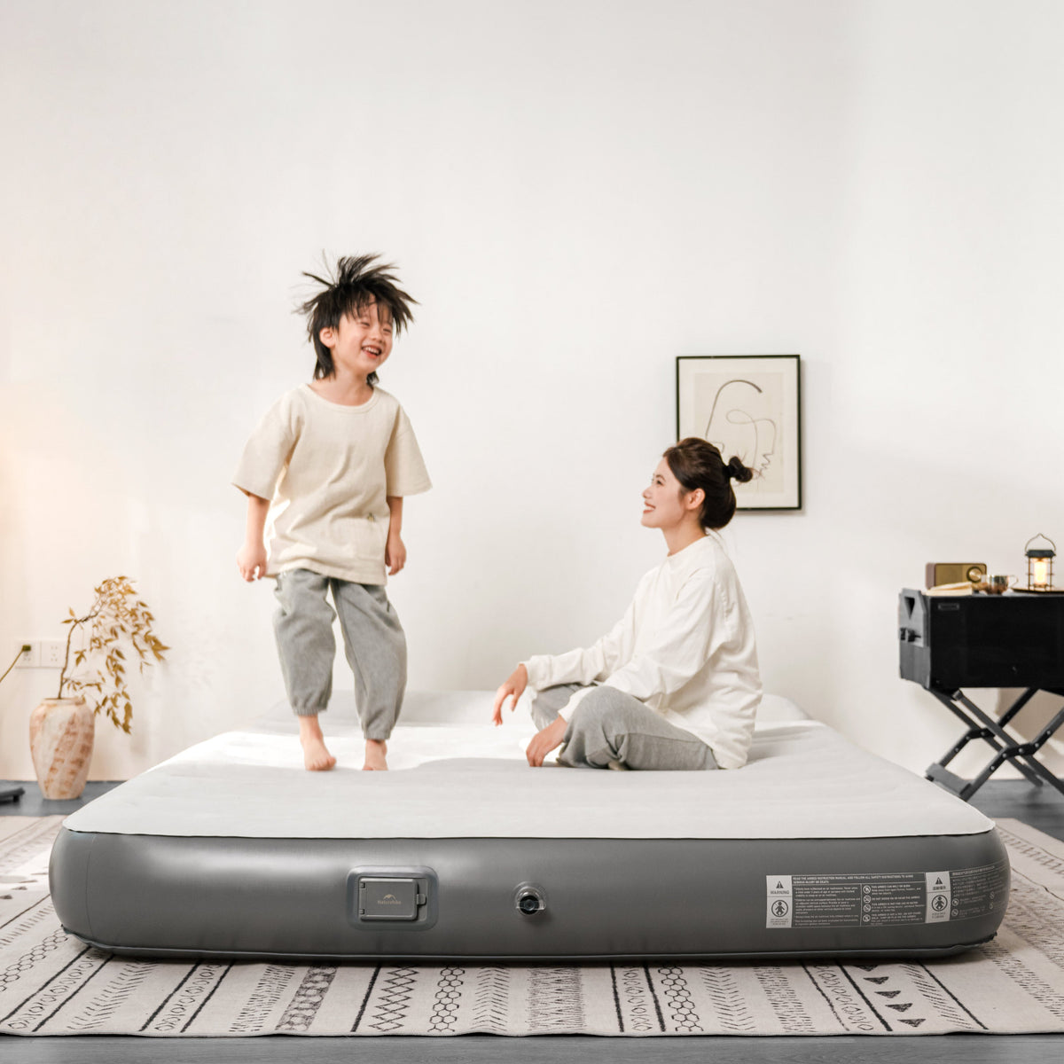 Naturehike Chenjing Grey Built-In Pump With Pillow Inflatable Bed