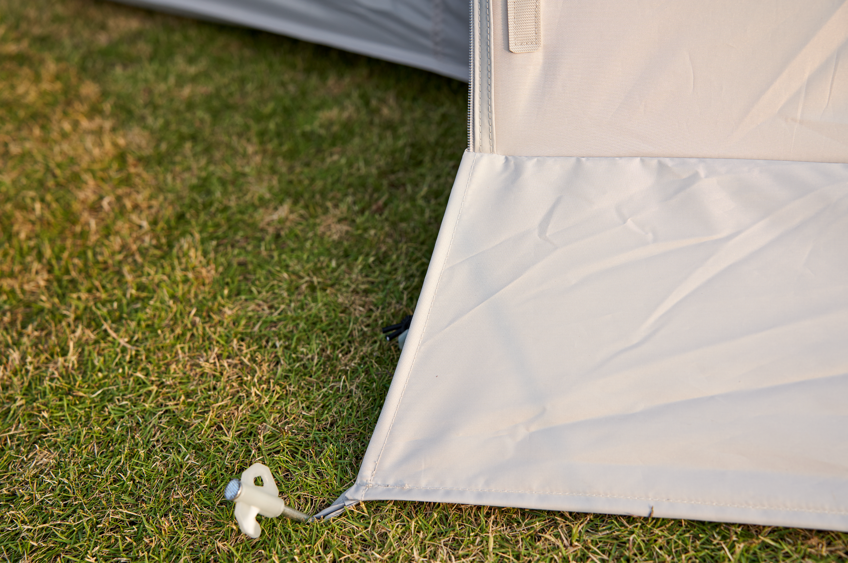 Mobi Garden Holiday Mountain Residence 10.9 Tent (Black Coated)